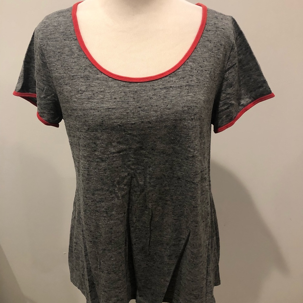 Lularoe Classic Tee - Medium